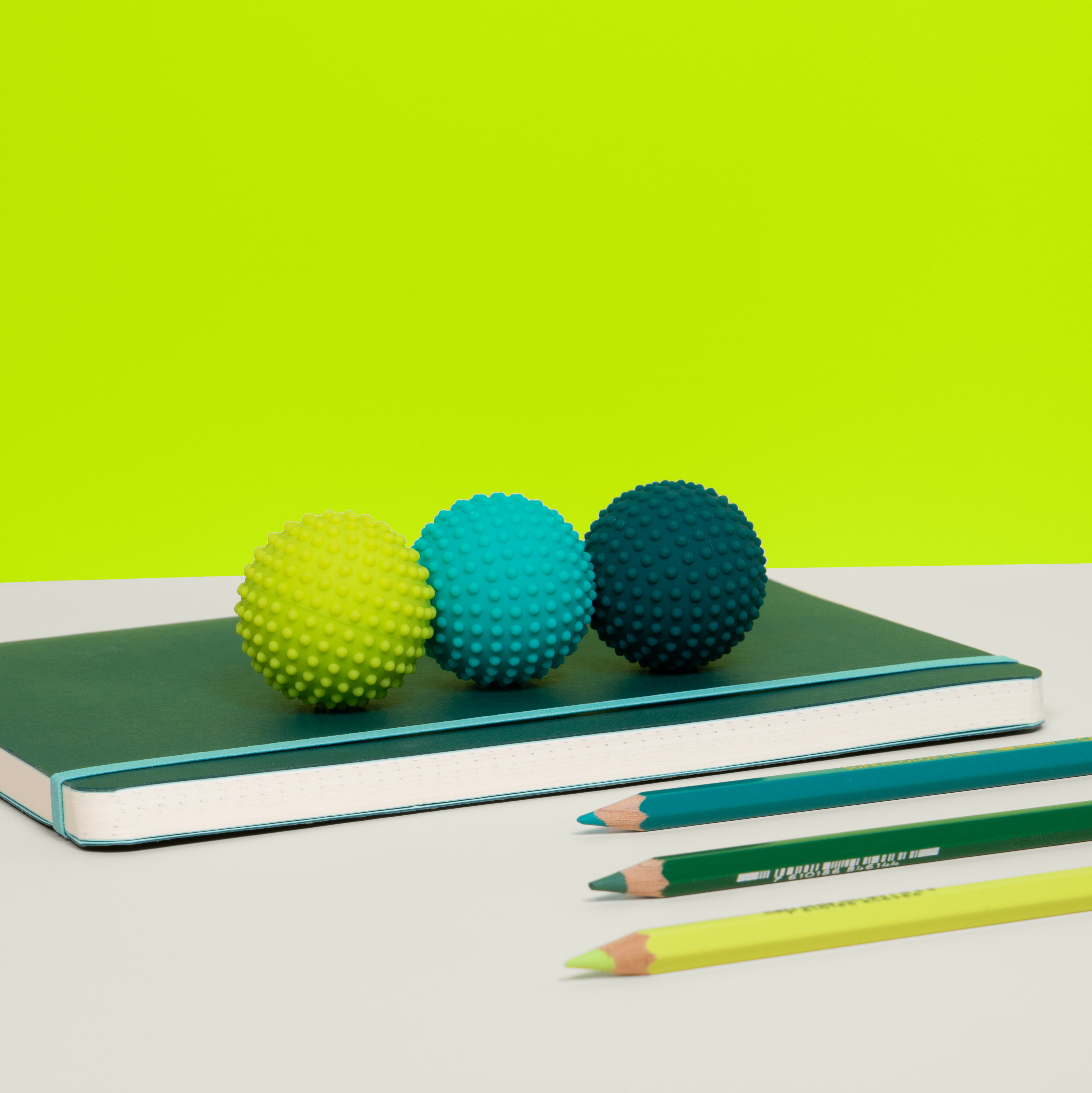 Speks Odds magnetic fidget toy desk stress relief dots green