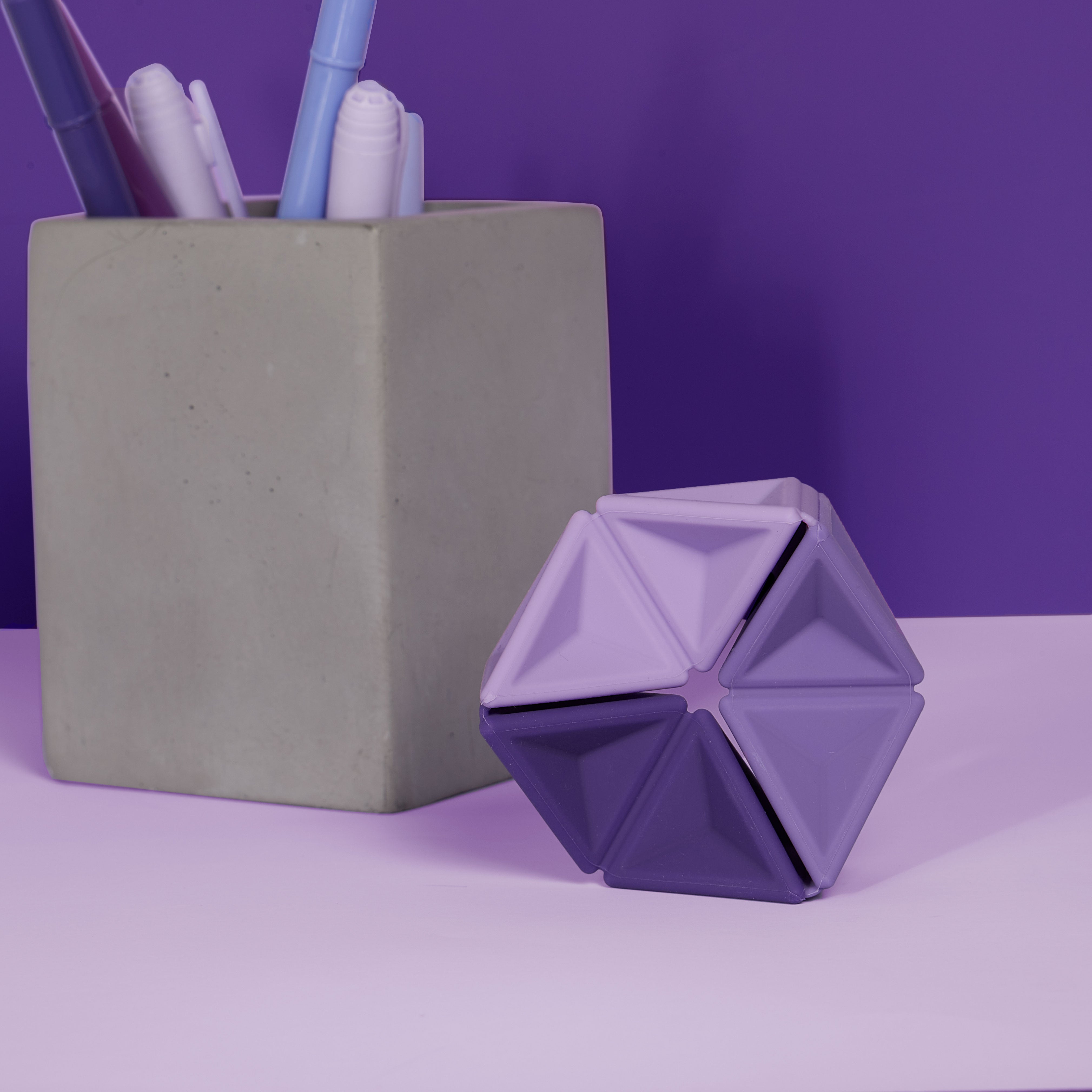 Speks Pivot silicone desk fidget toy purple